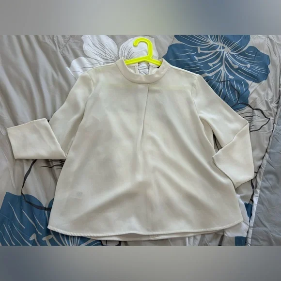 💥PRICE⬇️
ANN TAYLOR • High Collar Cream Blouse • Size MP • - Picture 1 of 7
